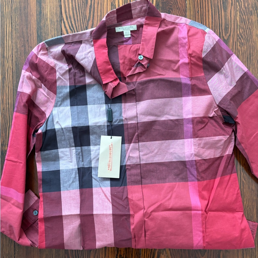 NWT Women's Burberry plaid shirt - M